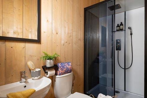 Glamping tent with bathroom