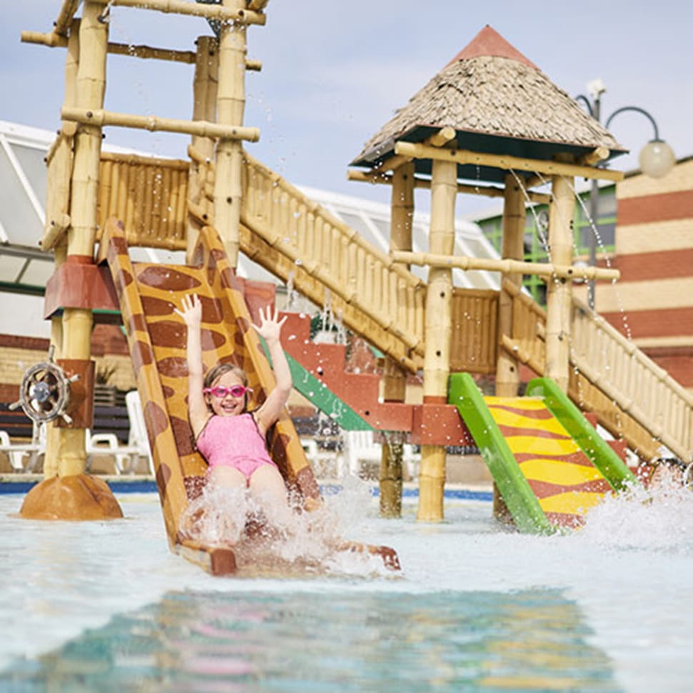 Outdoor pool at Vauxhall Holiday Park