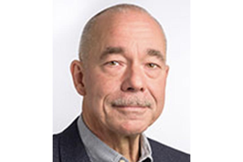 Headshot of Simon Perry