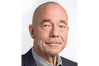 Headshot of Simon Perry