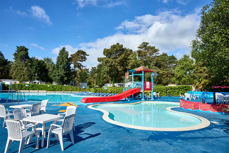 The outdoor swimming pool at Sandford Holiday Park