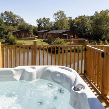 Hot tub lodge with view