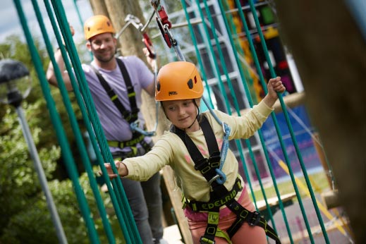 Dad and daughter on high ropes at parkdean resorts