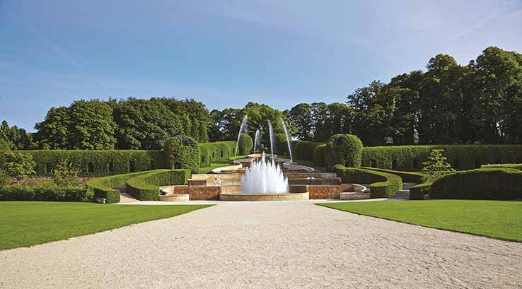 Beautiful Alnwick gardens and fountain