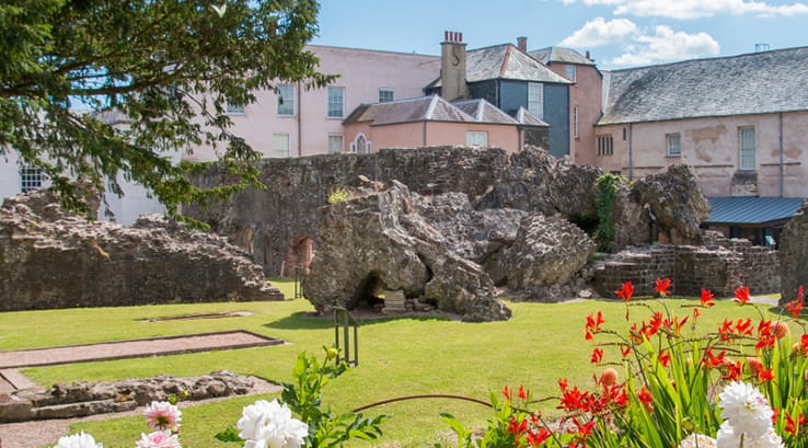 Sunny gardens at Torre Abbey