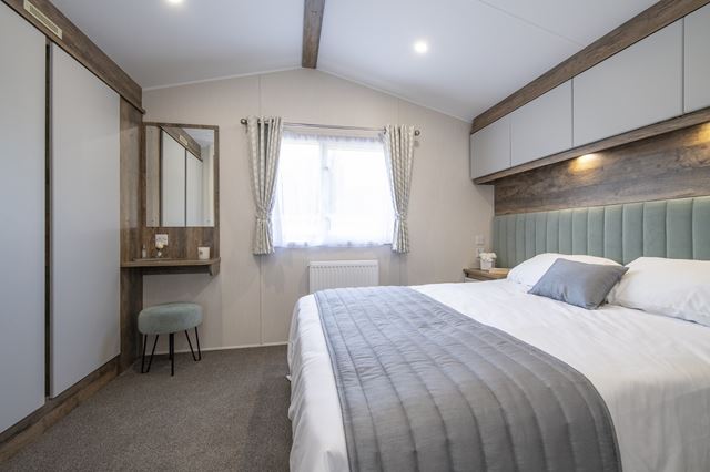 Double bed, dressing table and wardrobe in the Willerby Brookwood bedroom