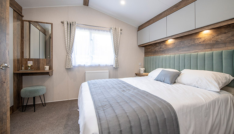 Master bedroom in the Willerby Brookwood