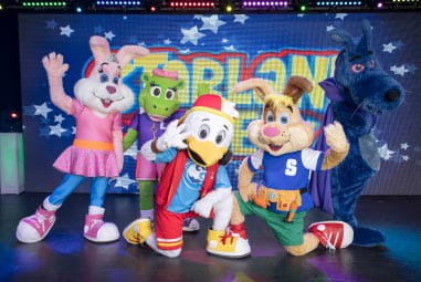 the starland krew posing