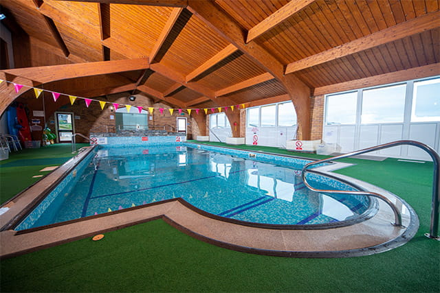 The indoor swimming pool at Grannie's Heilan Hame Holiday Park