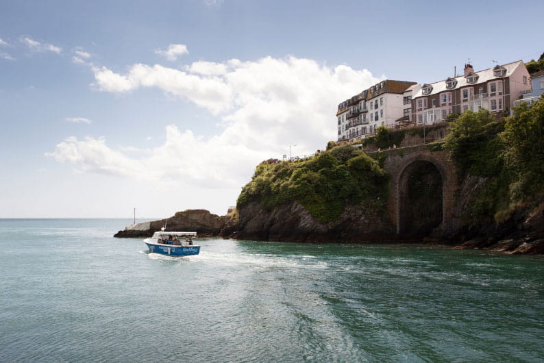 Looe Bay cliffside image