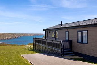 A lodge overlooking the sea in Cornwall at a holiday park