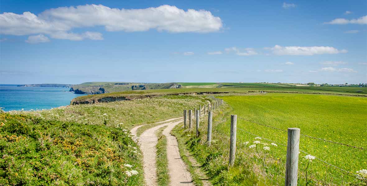 A sunny day along the South West Coast Path in Cornwall
