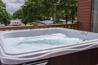 A hot tub next to a holiday lodge on the Isle of Wight