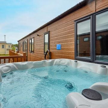 Hot tub on the veranda of a lodge