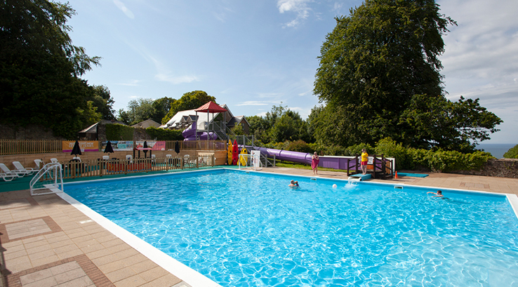 The outdoor swimming pool at Bideford Bay Holiday Park