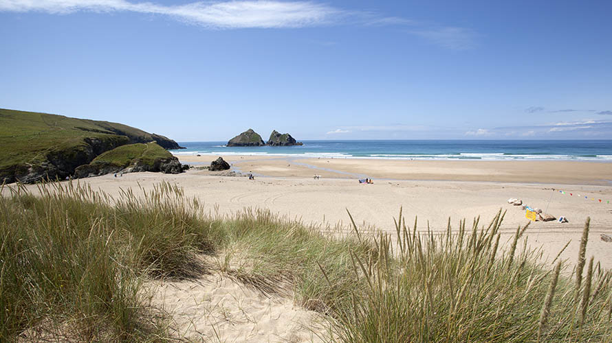 Holywell Bay's distinctive horizon, with its dunes in the foreground