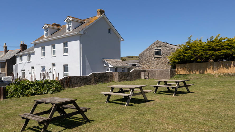 A holiday cottage with a large lawn