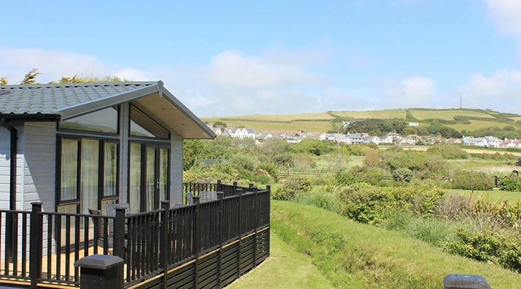 Lodge with veranda in Devon on a sunny day